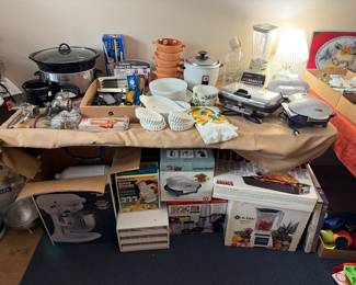 Kitchen Aid Professional Mixer, Blenders, Crock pot, Wusthof and Henkel Knives, Rice Cooker, Roasting pan, Vintage Waffle Maker