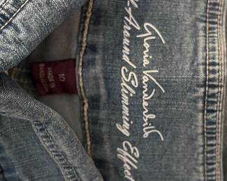 Gloria Vanderbilt “All-Around Slimming Effect” Jeans – Size 10