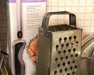 Cuisinart Electric Knife with Stainless Steel Box Grater – Kitchen Tools Setup