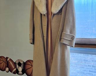 Vintage Wool Coat With Fur Collar (Tan / Camel)