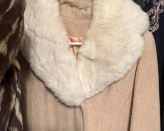 Prime Source NY wool coat with fur collar vintage