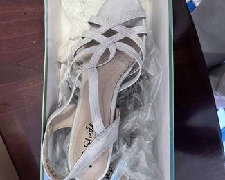 LifeStride Silver Strappy Dress Sandals – Women’s Size
