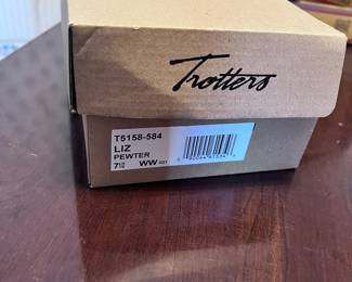 Trotters “Liz” Pewter Flats – Women’s Size 7.5 WW (Wide Wide) – New in Box