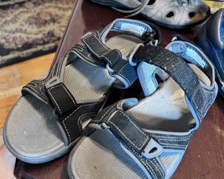 Khombu “Evelyn” Black Sandals – Size 7M