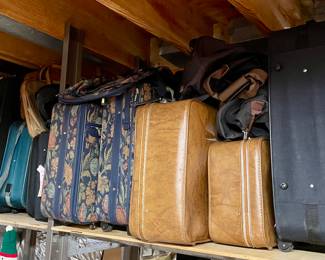 Assorted vtg. suitcases