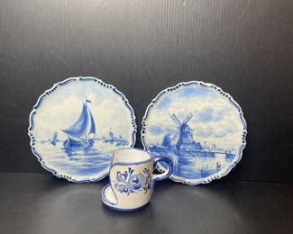 Williamsburg Pottery candle holder & Delftware plates vtg