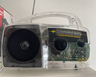 Vtg. Freeplay self powered AM/FM radio