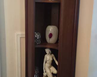 We have 2 matching corner shelves