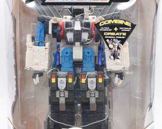 Hasbro Transformers Universe Ultra Magnus Sam's Club Exclusive Action Figure
