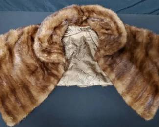 MA108Fur Stole