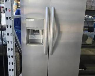 SG107Frigidaire side by side refrigerator