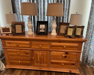 Dresser, lamps, frames 