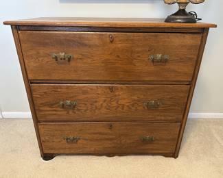 Antique chest of drawers