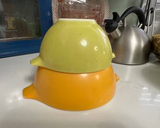 Vintage Pyrex cinderella bowls