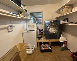 Maytag washer and Samsung Dryer - great condition!