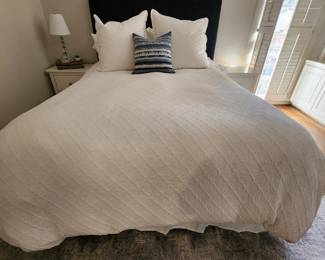 Queen Bed with Sealy "Ease"  Adjustable Base