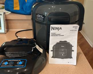 Ninja Air Fryer, Crock Pot & much more features !