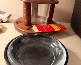 Vintage ashtray, walnut 6 pipe rest 