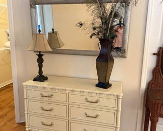 Dresser with 6 drawers