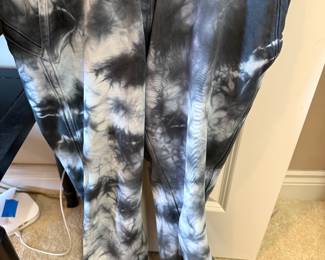 Athleta joggers. Many name brand clothing and footwear items. Much Athleta, Columbia, NorthFace, Gap, UGG, Patagonia