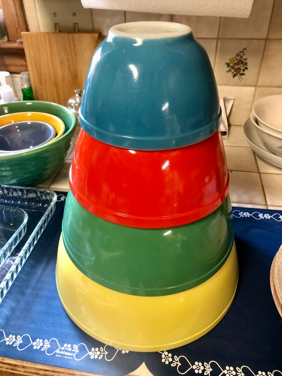 Pyrex primary colors nesting bowls
