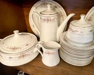 New East Shinto China service for 12