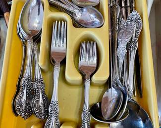 Springtime stainless flatware set