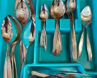 Huge (2 trays, over 100 piece) Oneida community flatware set