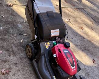 Honda push mower, works great!
