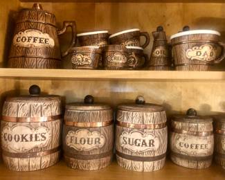Vintage barrel style kitchen set