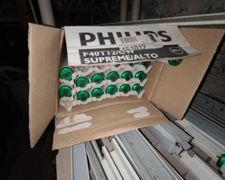 NIB - Florescent bulbs