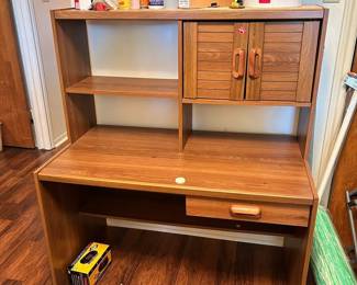 Desk
Good condition.
42” across x 23 1/2” deep x 27” to top of desk, 51” to top of shelf
Must be able to move and load yourself