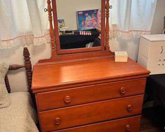 Sumter Cabinet Co Dresser with Mirror
Overall good condition with some scratches
40” across x 18” deep x 34” to top of dresser, mirror adds an extra 33 1/2”
Must be able to move and load yourself