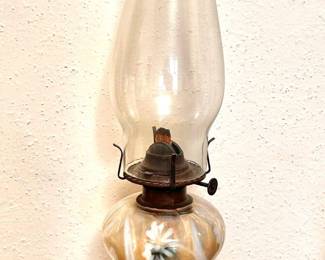 NORTHWOOD DAFFODIL PRIMROSE OPALESCENT OIL LAMP
Great condition! 
18” tall 