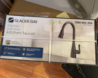 Glacier Bay Pull Down Kitchen Faucet
New in unopened box.
Matte black color
