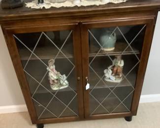 Close-up of the cabinet.