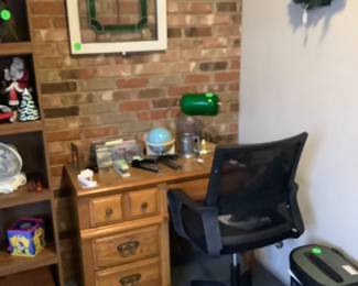 Small oak desk with drawers. Would be a great desk for child’s room. Price is: $60.00.