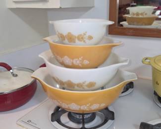 Pyrex Cinderella Butterfly Gold Nesting Mixing Bowls Set