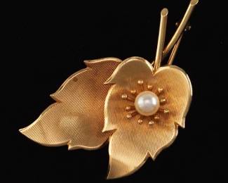 Ladies Gold and Pearl Leaves Pin Brooch 