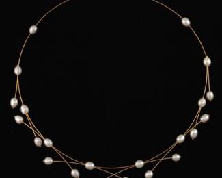 Ladies Gold and Pearl Necklace 