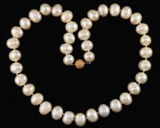 Ladies Gold and Large Pearls Necklace 