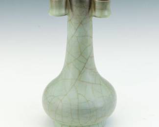 RuYao Type Blueish Green Celadon Crackleware Vase , Early Ming Dynasty 