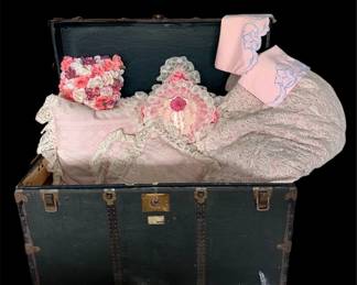 Vintage Wooden Steamer Trunk with Eagle Lock Shabby Chic Bedding