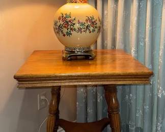 Early Century Victorian Parlor Table This One Is In Great Antique Shape