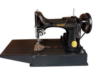 Rare Vintage SINGER Featherweight 221... A Must Have for Sewing Enthusiasts