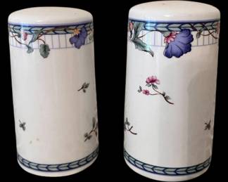 Oneida Blue Lattice Salt Pepper Shakers