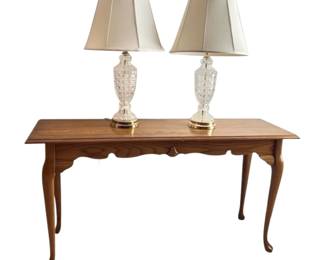 Wooden Entry Way Table With 2 Lamps
