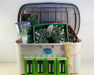 Festive Holiday Garlands & Décor