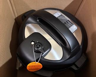 Instant Pot (BRAND NEW)
