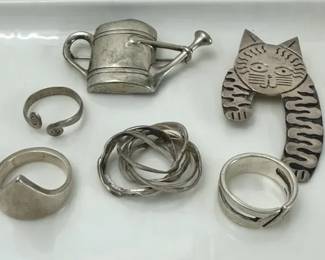 Sterling Silver Jewelry Lot Rings, Cat Brooch Watering Can Charm 40.19g